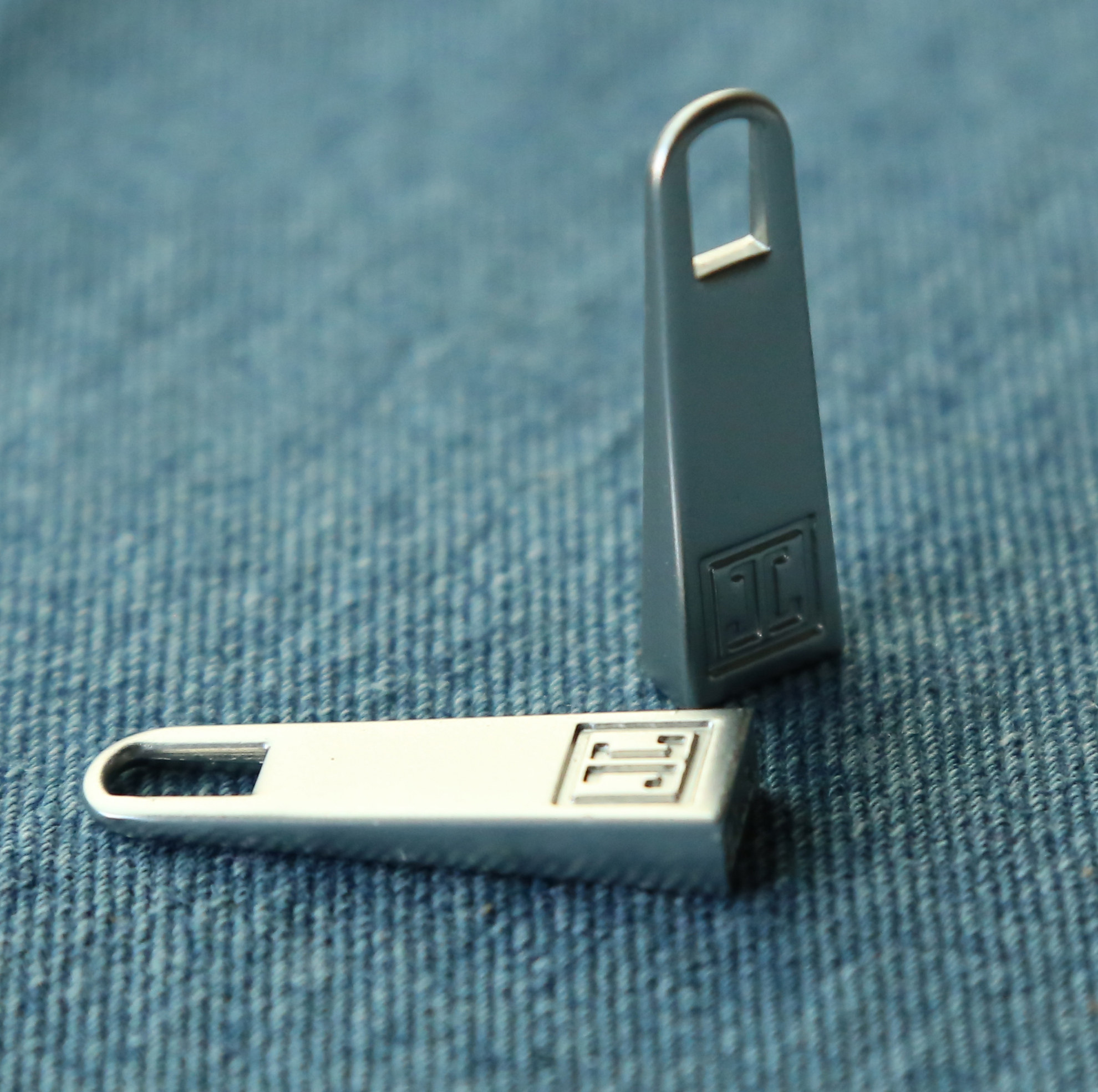 metal zipper puller with engraved logo
